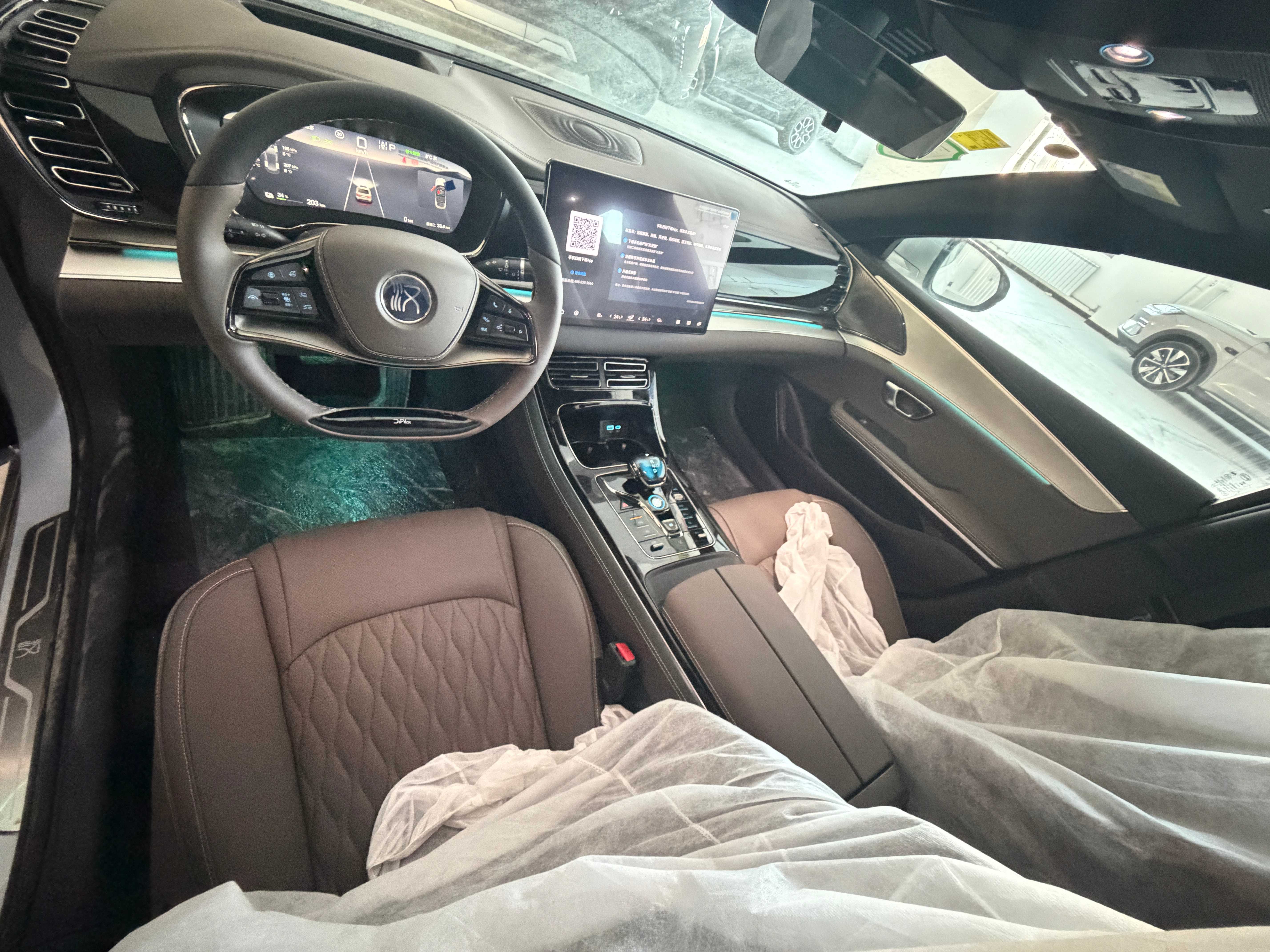 BYD Han 2025 BEV FWD FGT, 605km 72kWh LFP Battery, 5-seater V1