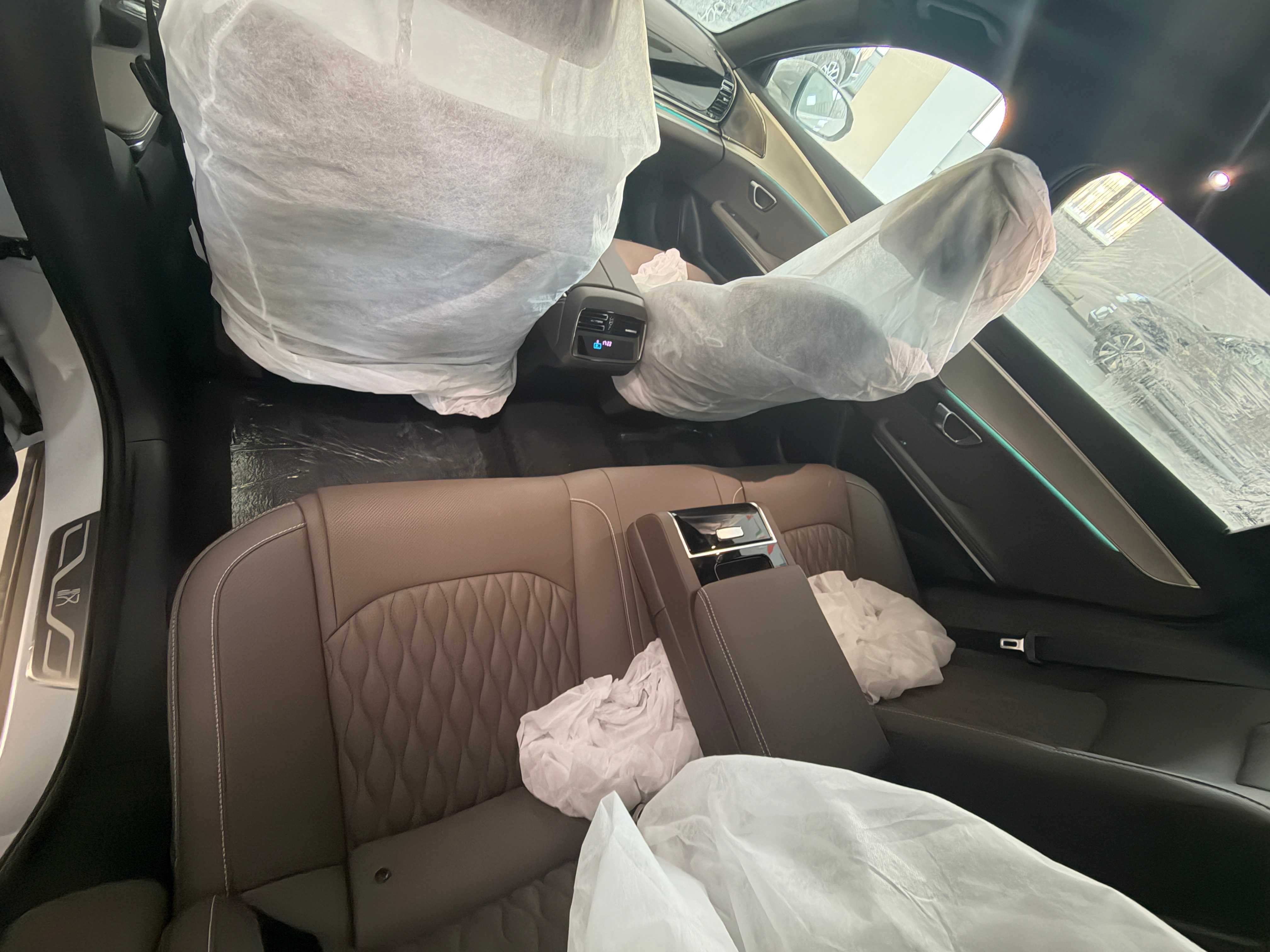 BYD Han 2025 BEV FWD FGT, 605km 72kWh LFP Battery, 5-seater V1